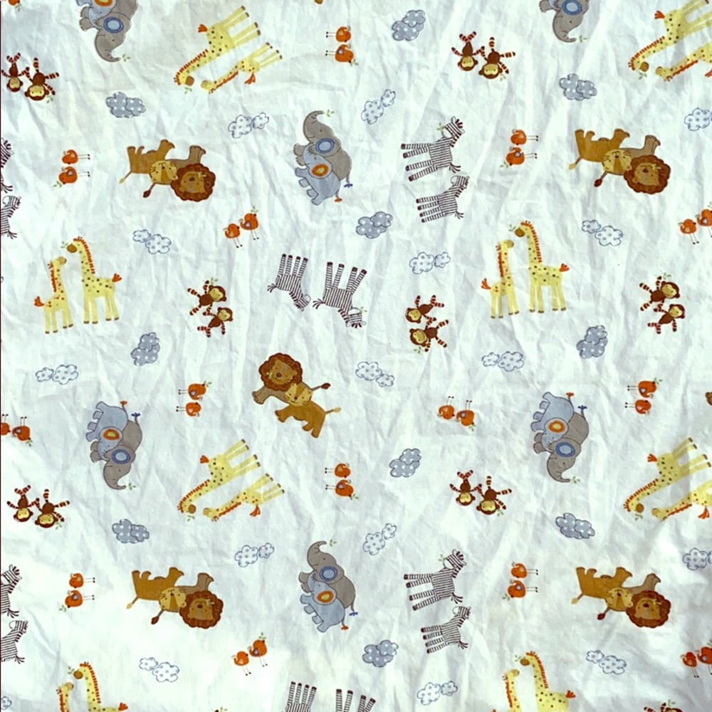 Fitted crib sheet